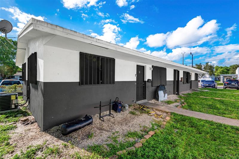 404 NE 4th Street #1-2 Pompano Beach FL 33060