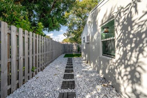 659 NE 32nd Street Oakland Park FL 33334