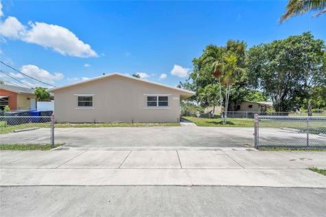 5829 Taylor Street Hollywood FL 33021
