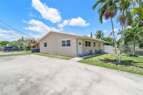 5829 Taylor Street Hollywood FL 33021