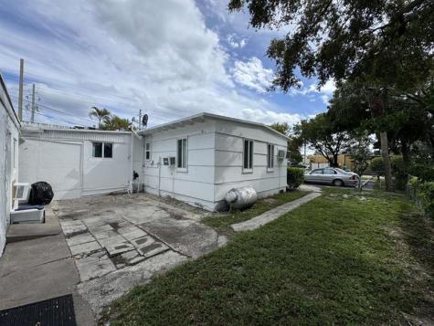 211 SW 2nd Court Pompano Beach FL 33060