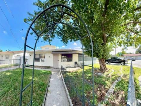 271 SW 11th Avenue Hallandale Beach FL 33009