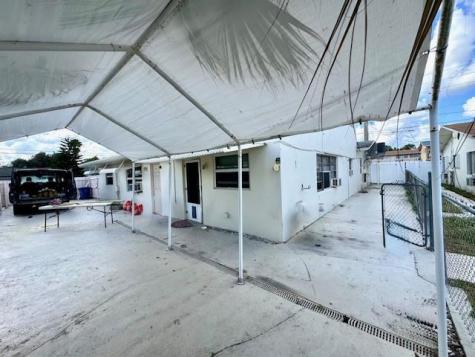 271 SW 11th Avenue Hallandale Beach FL 33009