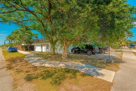 2447 Roosevelt Street Hollywood FL 33020