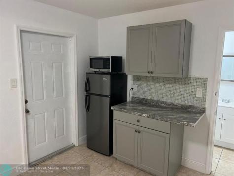 14500 NE 2 Miami FL 33161
