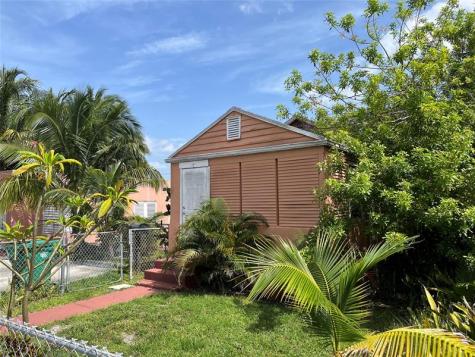 22 SW 11th Street Dania Beach FL 33004
