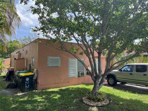 22 SW 11th Street Dania Beach FL 33004