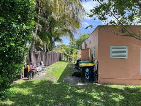 22 SW 11th Street Dania Beach FL 33004