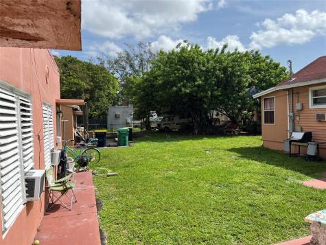 22 SW 11th Street Dania Beach FL 33004