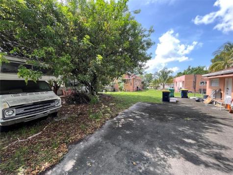 22 SW 11th Street Dania Beach FL 33004