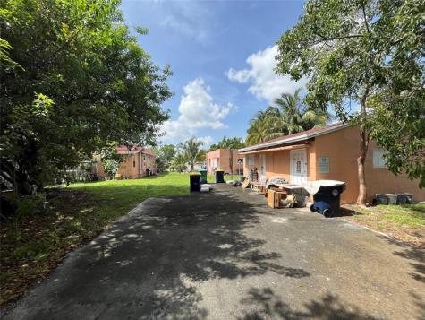 22 SW 11th Street Dania Beach FL 33004