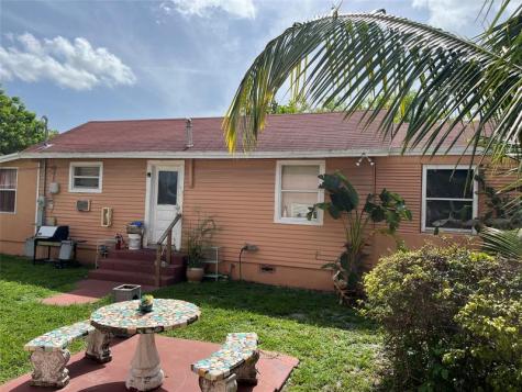 22 SW 11th Street Dania Beach FL 33004