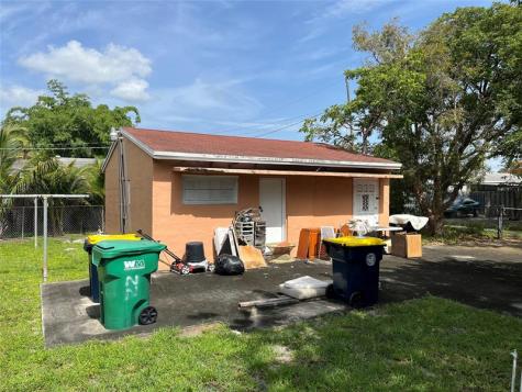 22 SW 11th Street Dania Beach FL 33004