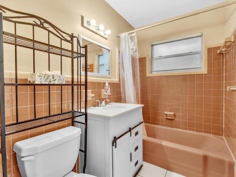 141-145 NE 30th Court Wilton Manors FL 33334