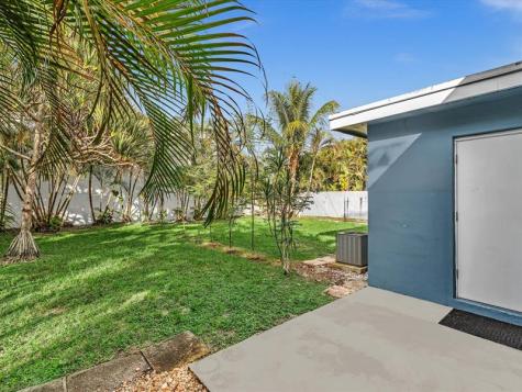 141-145 NE 30th Court Wilton Manors FL 33334