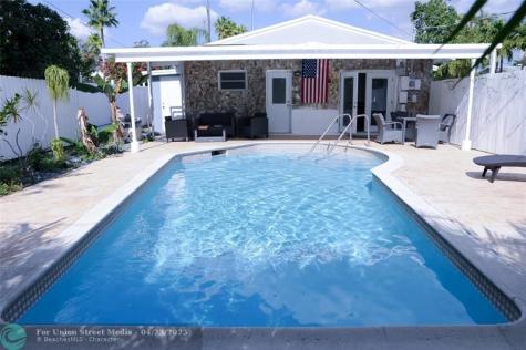 29 NE 3rd Street Dania Beach FL 33004
