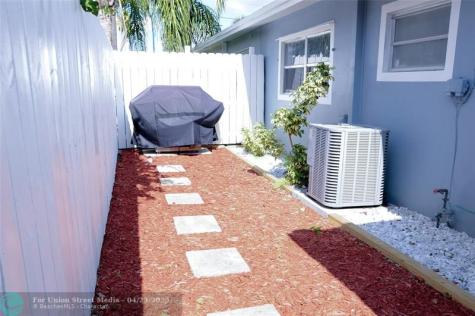 29 NE 3rd Street Dania Beach FL 33004