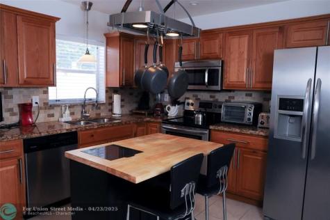 29 NE 3rd Street Dania Beach FL 33004
