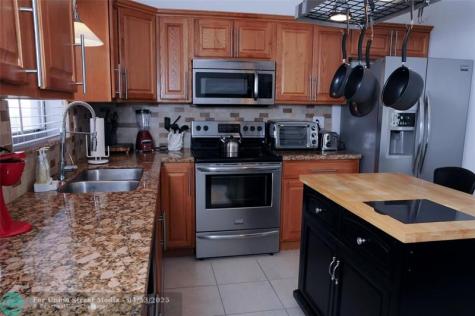 29 NE 3rd Street Dania Beach FL 33004