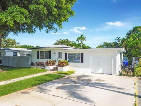 1625 Cleveland Street Hollywood FL 33020