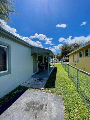 2229-31 Farragut Street Hollywood FL 33020