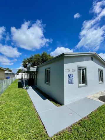 2229-31 Farragut Street Hollywood FL 33020