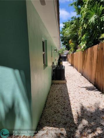 1010 NW 3rd Avenue Hallandale Beach FL 33009