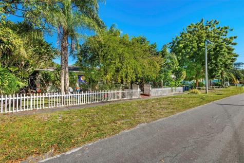 302 SW 15th Street Dania Beach FL 33004