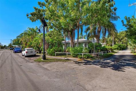302 SW 15th Street Dania Beach FL 33004