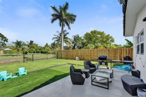 4017 Woodside Drive 1-2 Coral Springs FL 33065