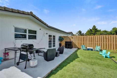 4017 Woodside Drive 1-2 Coral Springs FL 33065