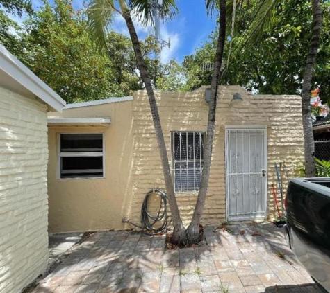 675 NW 34th Street Miami FL 33127