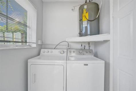 260 NE 41st Street Oakland Park FL 33334