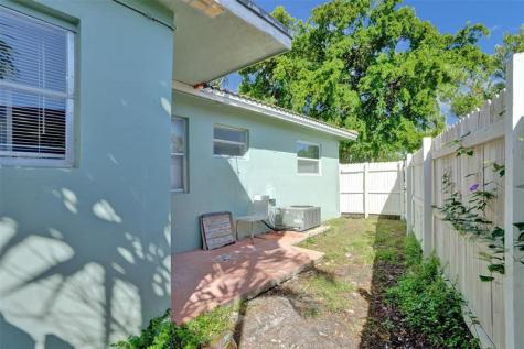 260 NE 41st Street Oakland Park FL 33334