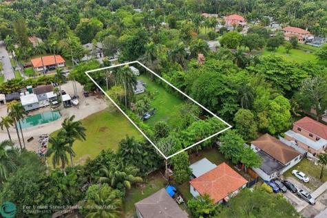 477 NE 154th Street Miami FL 33162