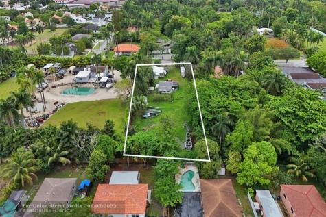 477 NE 154th Street Miami FL 33162