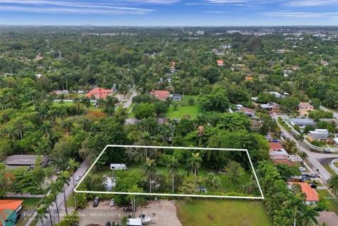 477 NE 154th Street Miami FL 33162