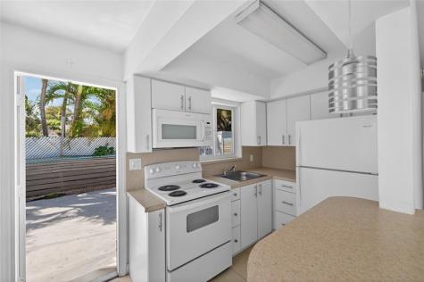 4331 NE 5th Avenue Oakland Park FL 33334