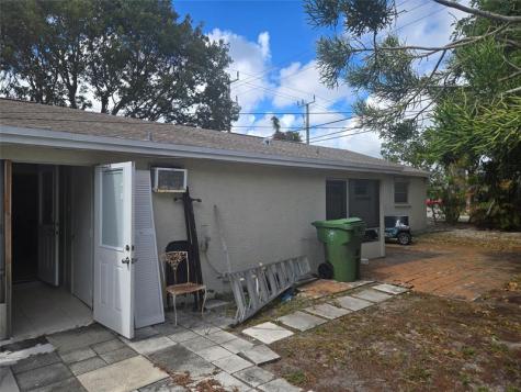 296 Alemeda Drive Palm Springs FL 33461