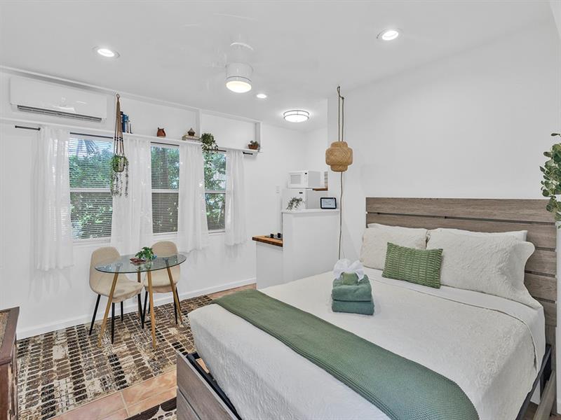 1944 NE 5th Street Deerfield Beach FL 33441