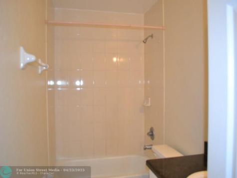 2911 NW 135th Street Opa-Locka FL 33054
