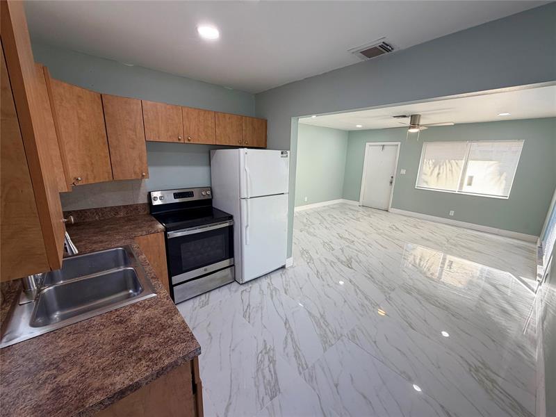 218 SW 1st Court Pompano Beach FL 33060