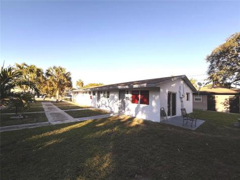 218 SW 1st Court Pompano Beach FL 33060