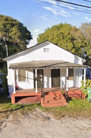 2917 NW 48th Street Miami FL 33142