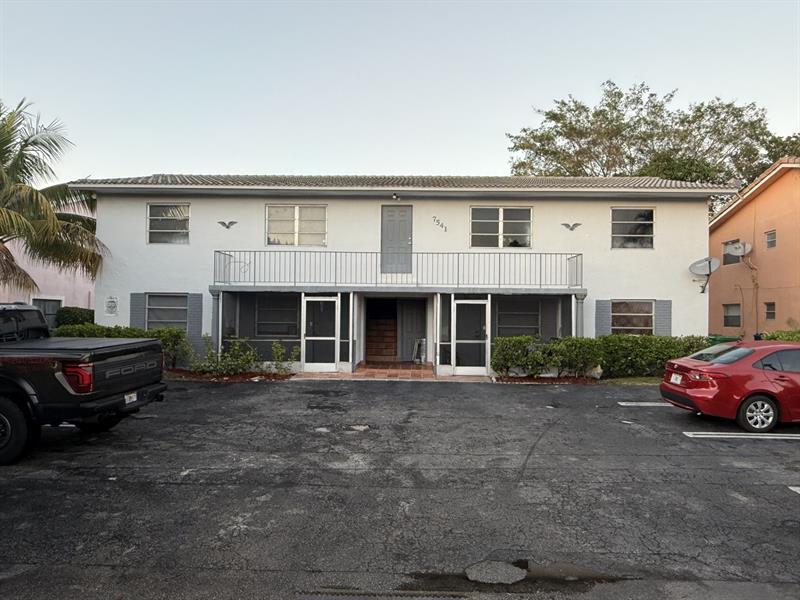 7541 NW 44th Court Coral Springs FL 33065