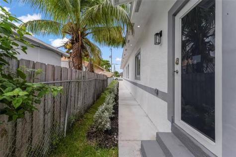 5250 SW 18th Street West Park FL 33023