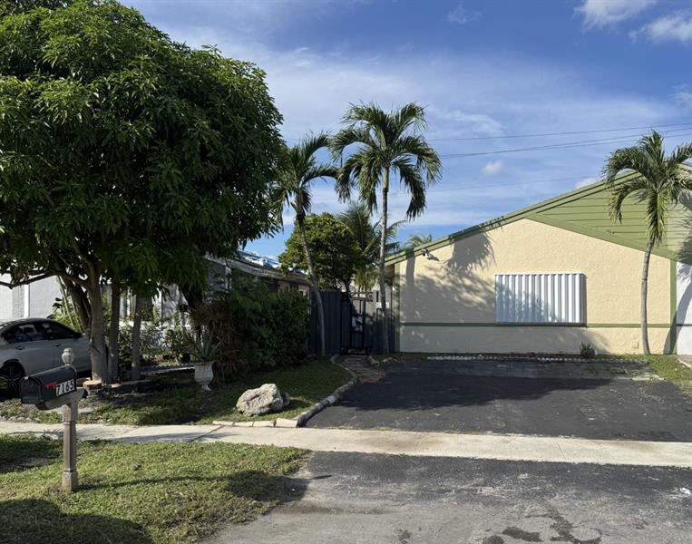 7165 SW 11th Court North Lauderdale FL 33068