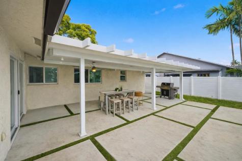 8340 SW 27th Place Davie FL 33328