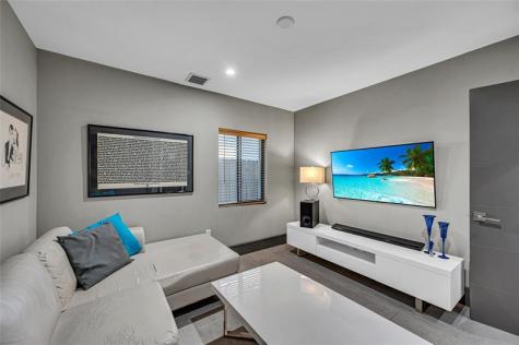 309 NE 21st Court Wilton Manors FL 33305