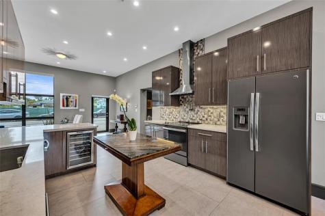 309 NE 21st Court Wilton Manors FL 33305